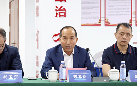 【行業(yè)前沿】林業(yè)行業(yè)標(biāo)準(zhǔn)《超薄纖維板》和國(guó)家標(biāo)準(zhǔn)《木材與木制品中生物碳含量計(jì)算方法》啟動(dòng)與研討會(huì)于新港集團(tuán)圓滿(mǎn)召開(kāi)