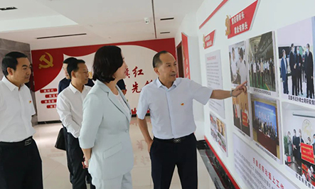 新港集團紅領書記派駐單位——市城管局黨組書記、局長徐立娟一行調研座談